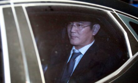Heredero de Samsung es condenado a prisión por escándalo de soborno