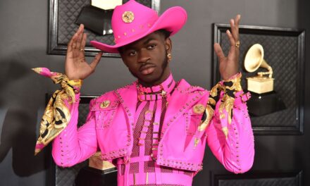 Nike presentó demanda por dilución de marca registrada contra empresa que produjo tenis alusivos a “Satanas” para el rapero Lil NAS “x”