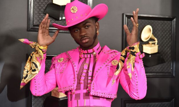 Nike presentó demanda por dilución de marca registrada contra empresa que produjo tenis alusivos a “Satanas” para el rapero Lil NAS “x”